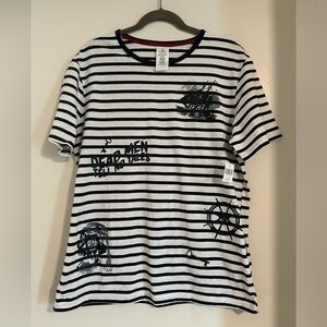 Disney Pirates of the Caribbean t shirt